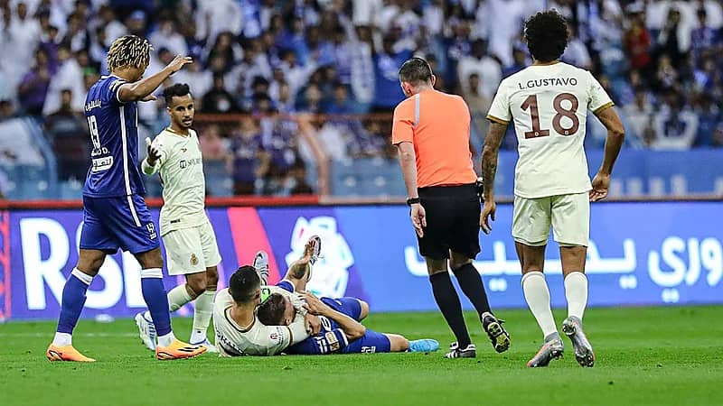 صحيفة برازيلية تتحدث عن لقطة تدخل رونالدو ضد كويلار 