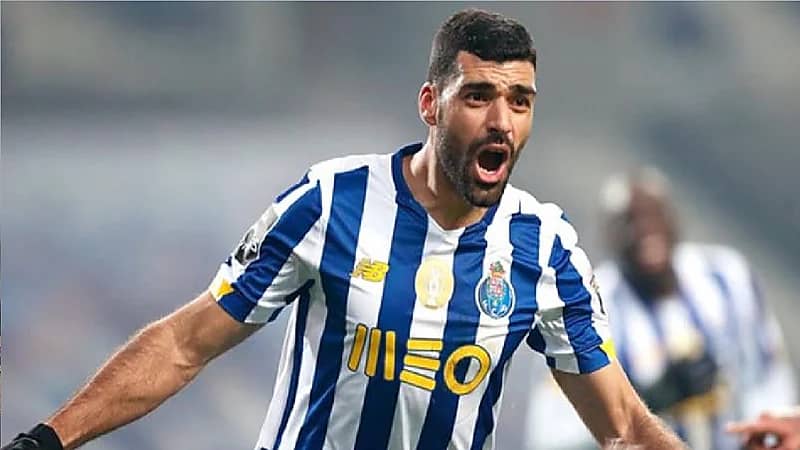 مارسيليا ينافس الهلال على ضم طارمي