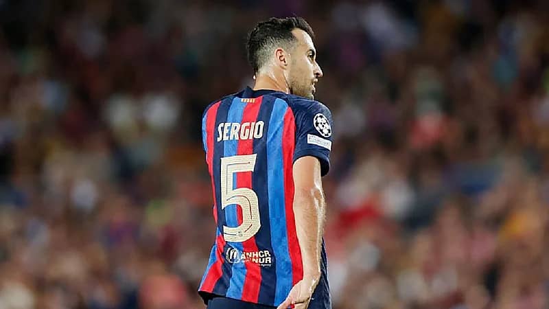 بوسكيتس يقرر الرحيل من برشلونة ويقترب من الدوري السعودي