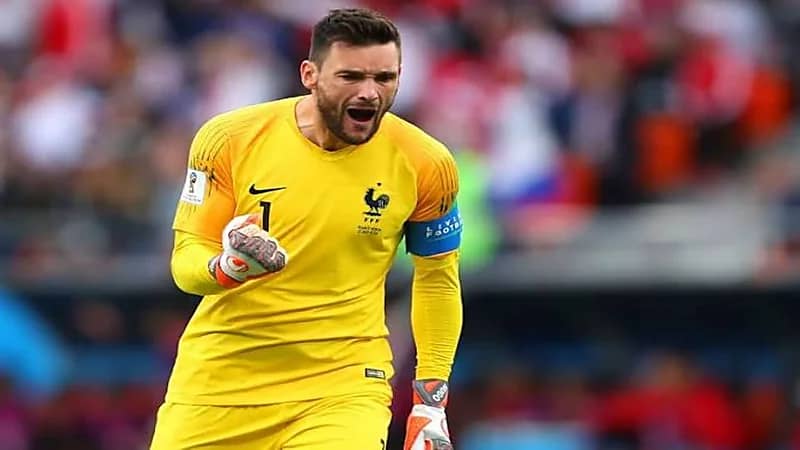 حارس توتنهام يتلقى عرضا ضخما من أحد أندية المملكة 