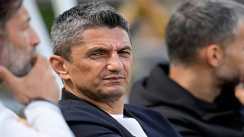 الأهلي يتلقى موافقة من مدرب الهلال السابق