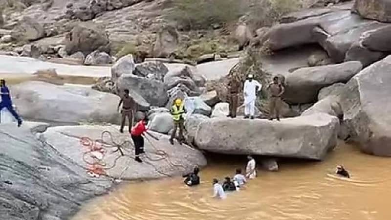 وفاة طفلة غرقاً في مياه سيل العجمة في نجران