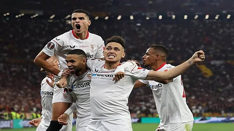 تتويج إشبيلية بلقب الدوري الأوروبي ..صور