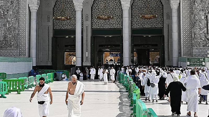 نجاح خطة تفويج ضيوف الرحمن من المدينة إلى مكة .. صور