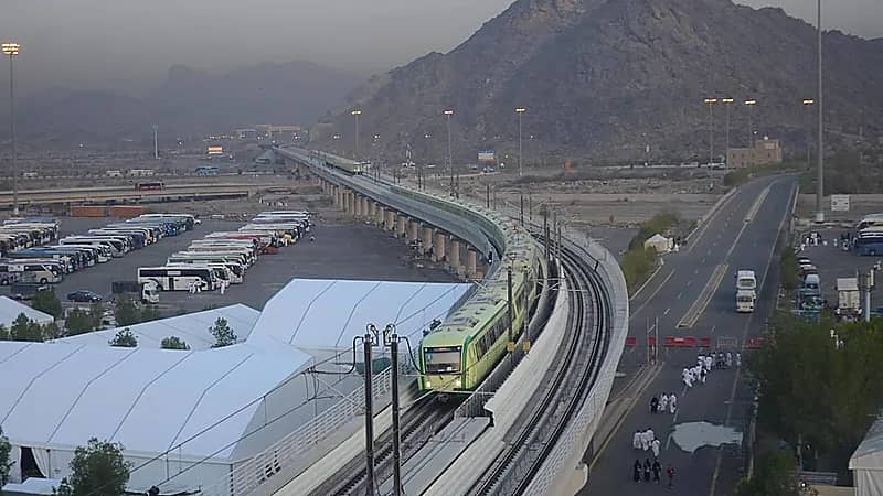 انطلاق أولى رحلات قطار المشاعر المقدسة لموسم الحج هذا العام - صور