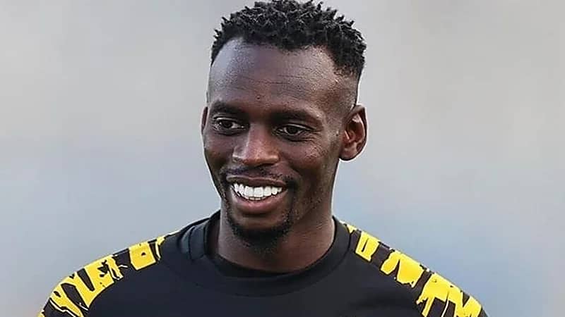 الوحدة يقترب من ضم مدافع الاتحاد