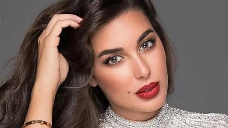 ياسمين صبري تبرز رشاقتها بملابس جذابة.. صور