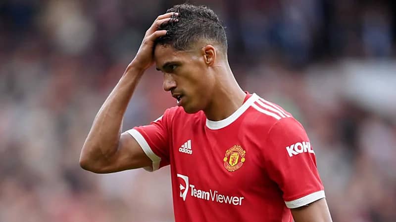 مدافع مانشيستر يوجه انتقادات قوية لرابطة الدوري الإنجليزي