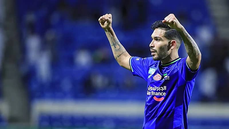 رسميًا بيتروس ينتقل إلى نادي الصقور .. فيديو