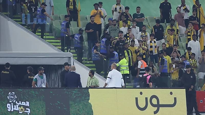 جمهور الاتحاد يطلق صافرات الاستهجان ضد سانتو ولاعبي الفريق .. فيديو