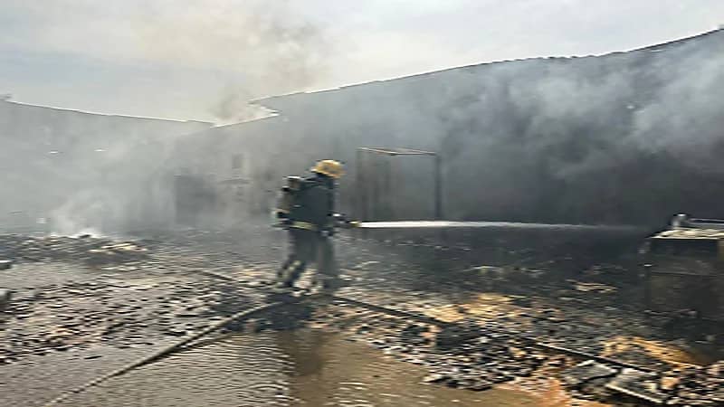 إخماد حريق في استراحتين بالرياض