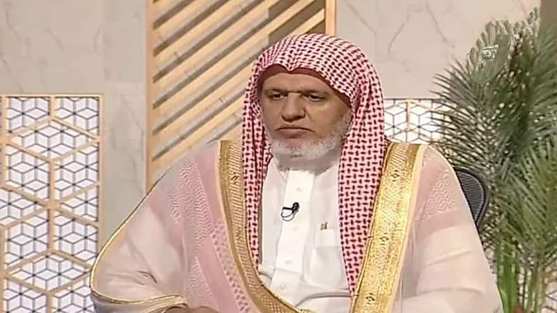 الشبل يوضح حكم المسح على الخفين عند الوضوء.. فيديو