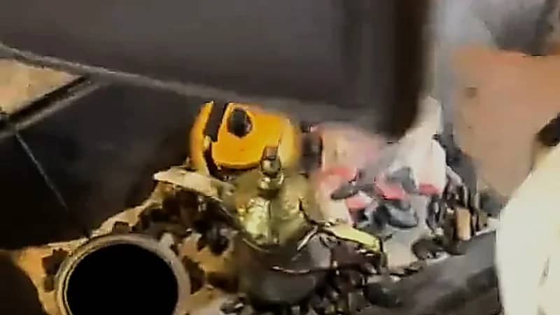 كرم شاب يقدم كيلو من العود لضيوفه  ..  فيديو