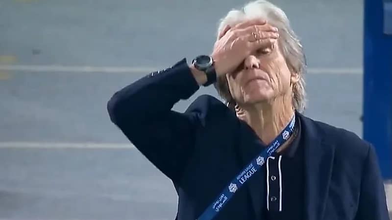 ردة فعل جيسوس بعد إضاعة حارس الفيحاء للوقت .. فيديو