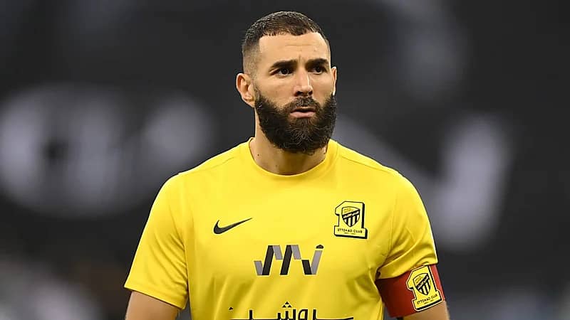 بنزيما يقترب من الرحيل عن صفوف الاتحاد