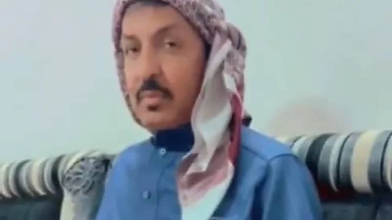 اب يلقي الطلاق على زوجته بسبب رفضها إعداد القهوة لضيوفه ..فيديو