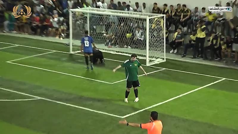 الأمير عبدالله بن سعد يسجل هدفا خلال مشاركته في مباراة بالدورة  الرمضانية .. فيديو