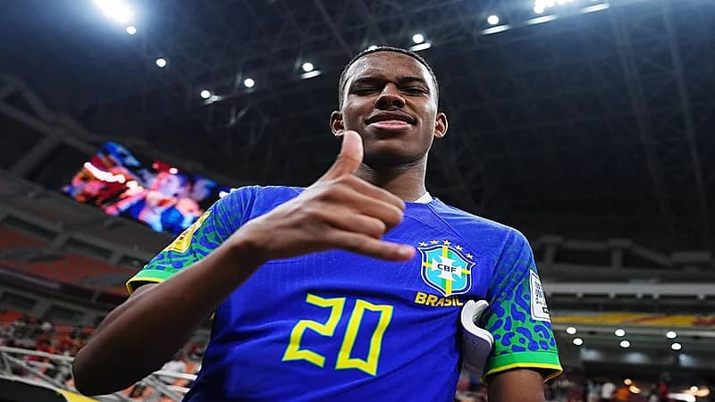 سبب تراجع برشلونة عن التعاقد مع ميسي الجديد