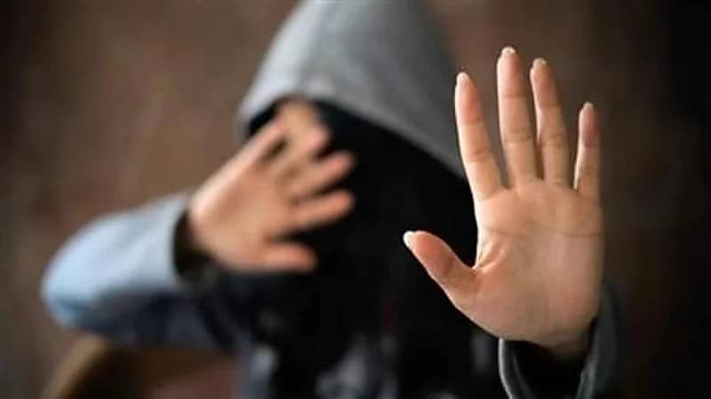 فتاة تقفز من السيارة بعد محاولة اختطافها والتحرش بها بمصر