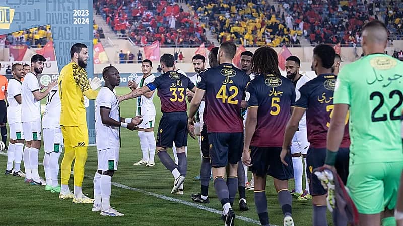 لاعبو النجمة يقيمون ممر شرفي للقادسية .. فيديو