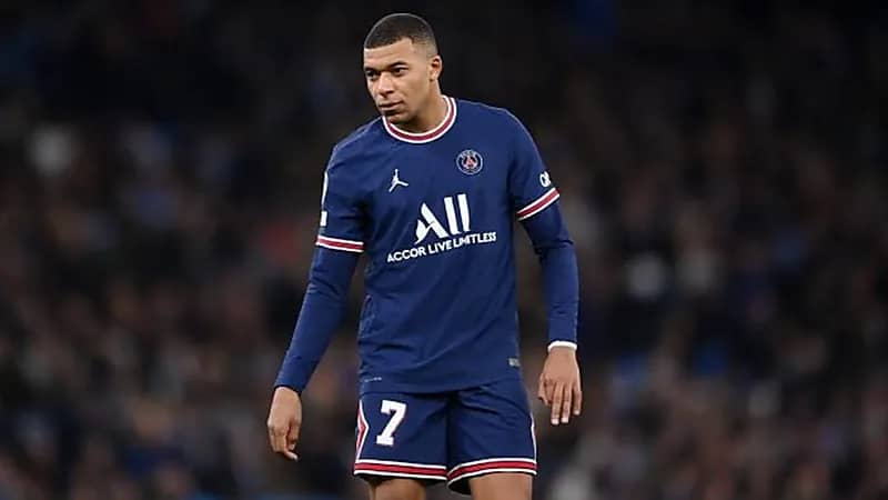 والد مبابي يعتذر لـ رئيس الريال عن وقاحة نجله