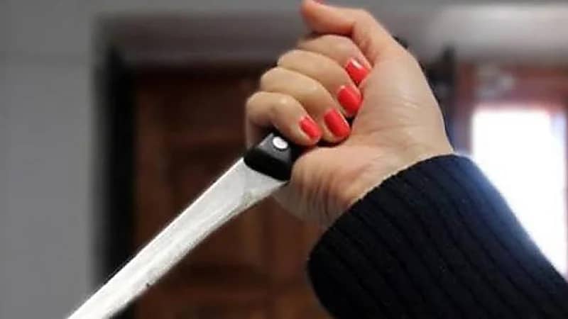 سيدة تقتل ثلاثة من عائلتها بدم بارد بالجزائر