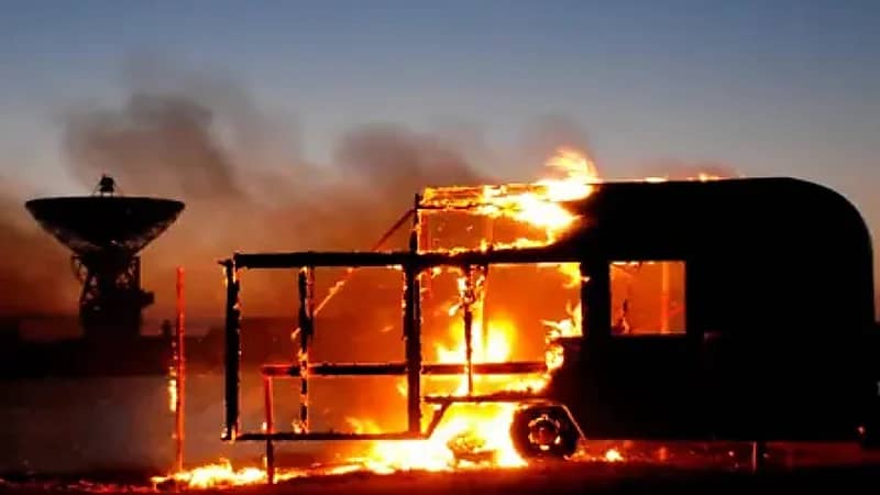 منعها من استخدام "الحمام".. فأحرقت منزله وقتلت جاره