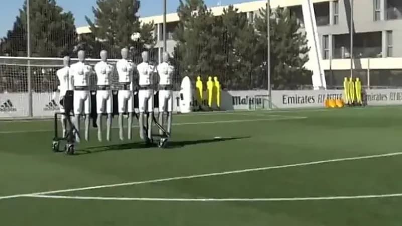 ريال مدريد يستعين ب"روبوتات مبتكرة" لمواجهة برشلونة .. فيديو