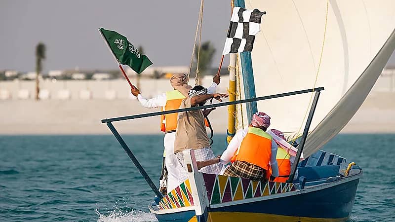 شركة البحر الاحمر الدولية تُحي الموروث البحري بسباق المراكب الشراعية..صور