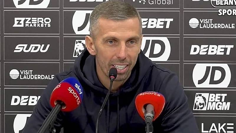 مدرب وولفرهامبتون يرحب بعودة نيفيز إلى البريميرليغ