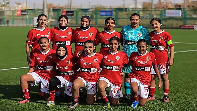 لاعب مصري سابق يسخر من لاعبات الكرة النسائية: مبيعرفوش يطبخوا