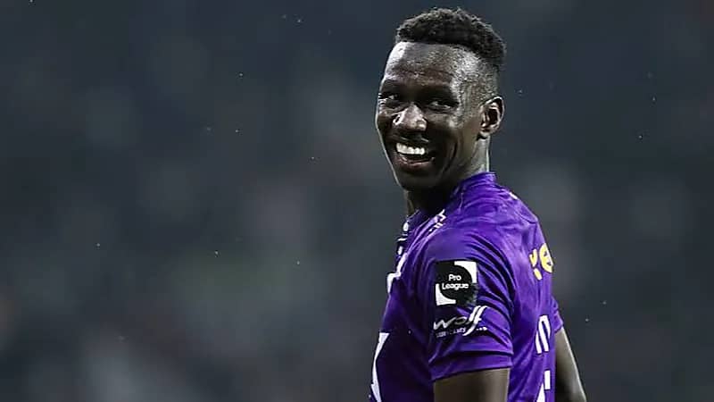 أندية إسبانية وإنجليزية تتابع الدولي السعودي