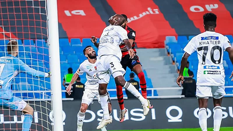 الإتفاق يتعادل سلبياً مع الرياض