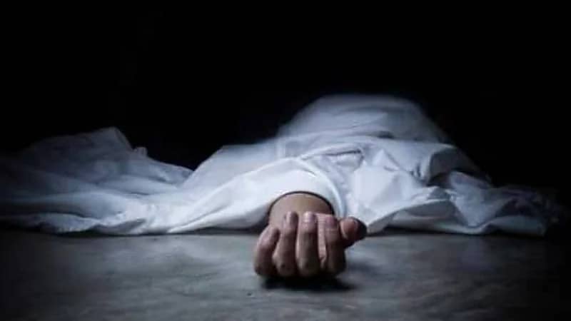 عاطل يُمـزق جسد والده بسبب معايرته بالبطالة