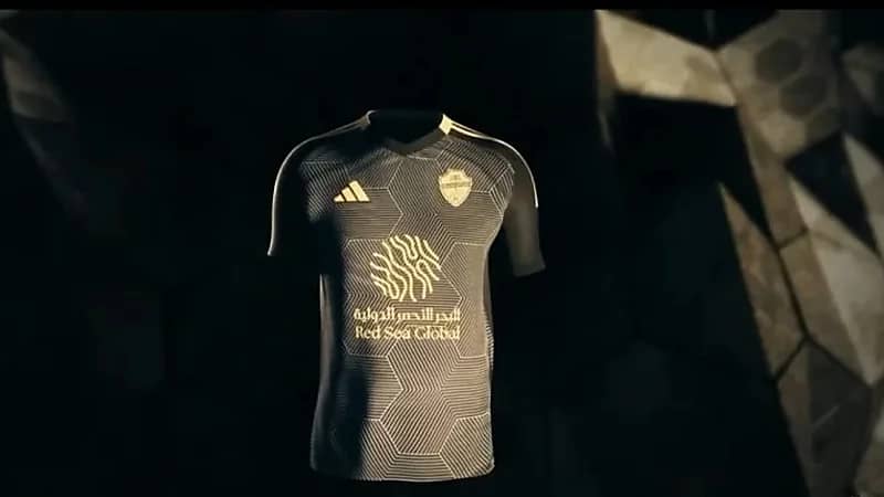 الأهلي يُعلن عن قميصه الثالث احتفالاً بيوم التأسيس