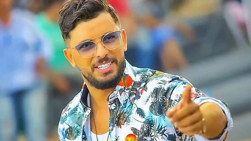 مطرب مغربي يفرض شروطا على حضور حفله