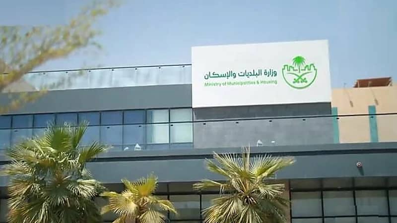 إغلاق فروع منشأة غذائية شهيرة بعد بلاغات تسمم