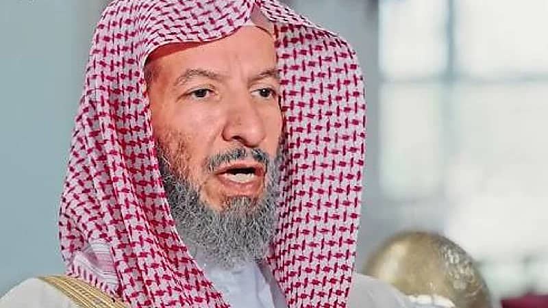 الشثري يوضح حكم جمع وقصر الصلاة للمعتمرين.. فيديو