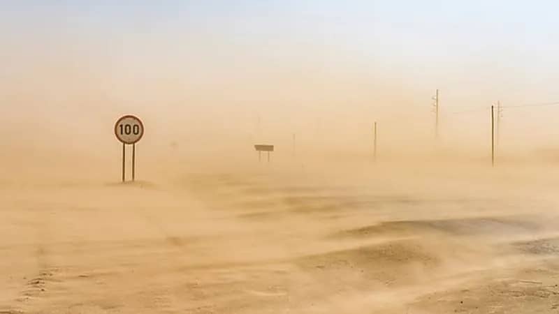 العصيمي يتوقع حدوث عاصفة رملية واسعة الأربعاء المقبل