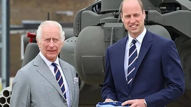 الأمير ⁧‫ويليام‬⁩ ينفصل عن والده الملك ⁧‫تشارلز‬⁩