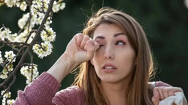 حساسية العين في موسم الربيع: الأسباب وطرق التخفيف