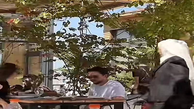 ولي العهد الأردني والأميرة رجوة يتناولان الغداء وسط الطبيعة في أجواء رومانسية  .. فيديو