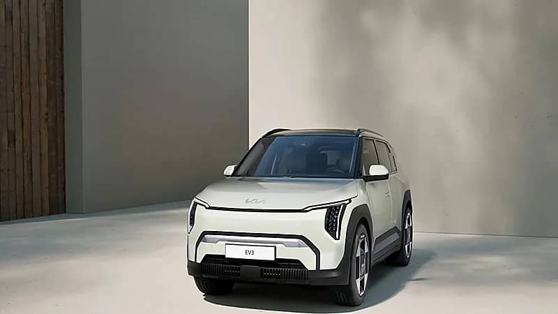 كيا EV3 تفوز بلقب سيارة العام العالمية 2025