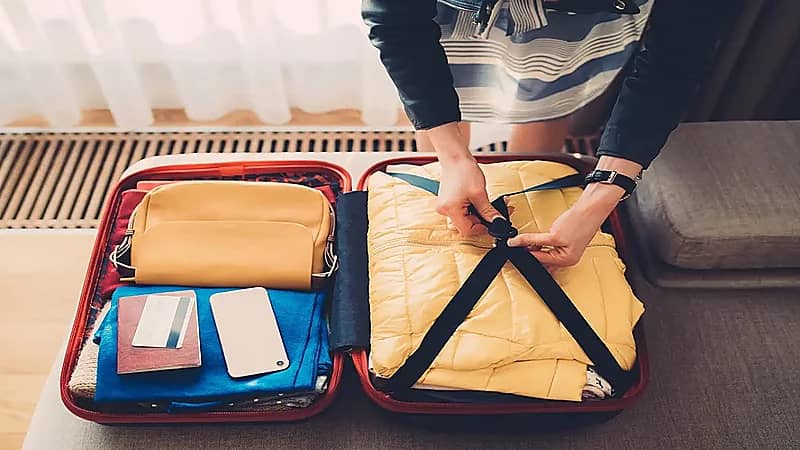 طرق فعالة لتقليل وزن الأمتعة عند تعبئة حقيبة السفر