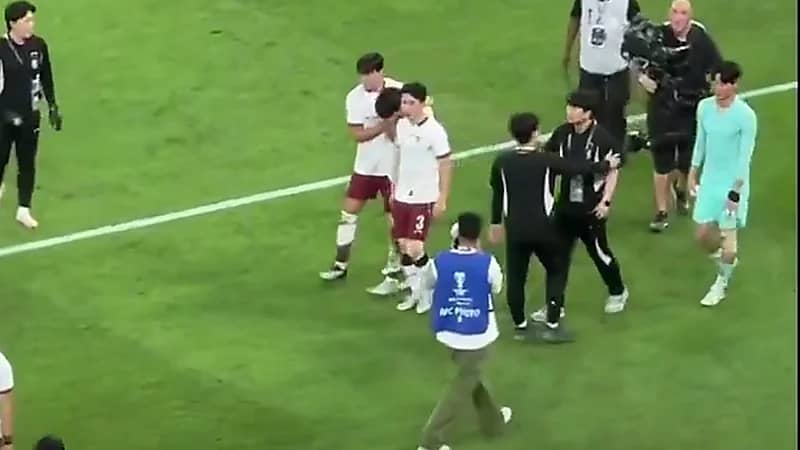 بكاء قائد غوانغجو بعد الهزيمة القاسية من الهلال .. فيديو