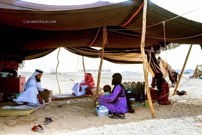 صور نادرة من بادية الربع الخالي عام 1403هـ توثق الحياة الصحراوية الأصيلة