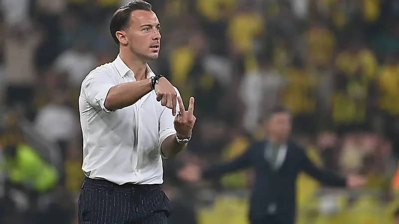 يايسله يجري تعديلًا مفاجئًا في تشكيل الأهلي قبل لقاء التعاون