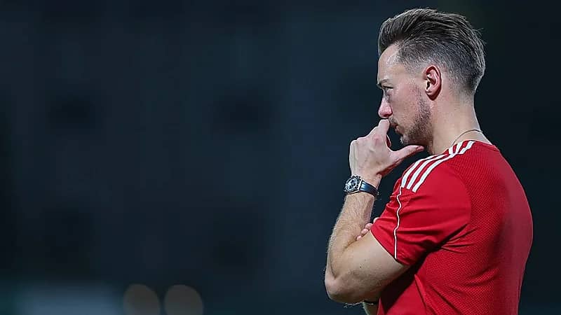 الأهلي يجدد عقد يايسله