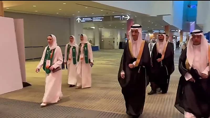 طلاب المملكة يتألقون بالزي الوطني في معرض آيسف 2025 .. فيديو