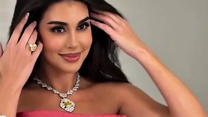 بالفوشيا ياسمين صبري تخطف أنظار جمهورها .. فيديو